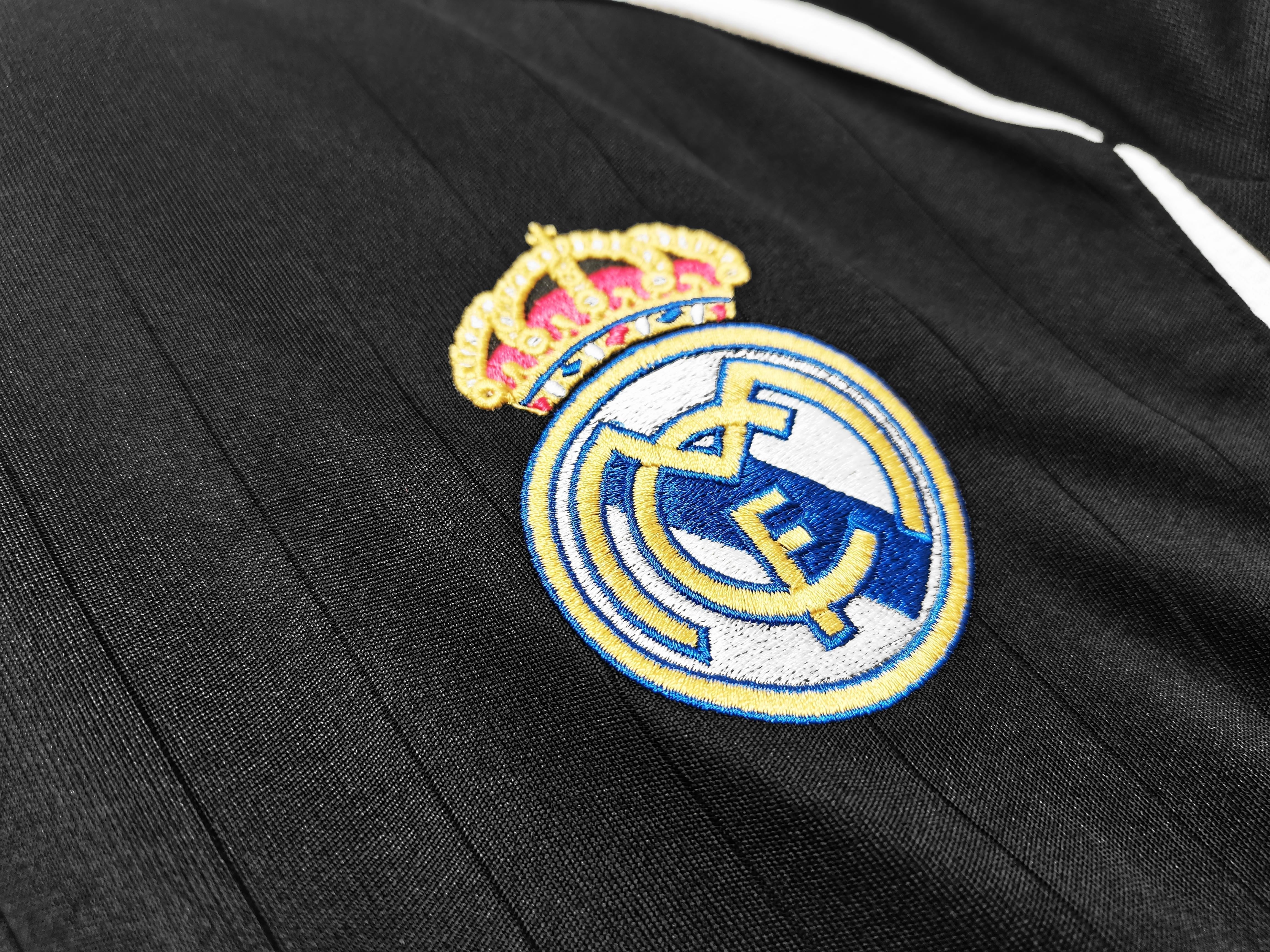 طقم ريال مدريد الاحتياطي ذو الأكمام الطويلة لموسم 2006-2007