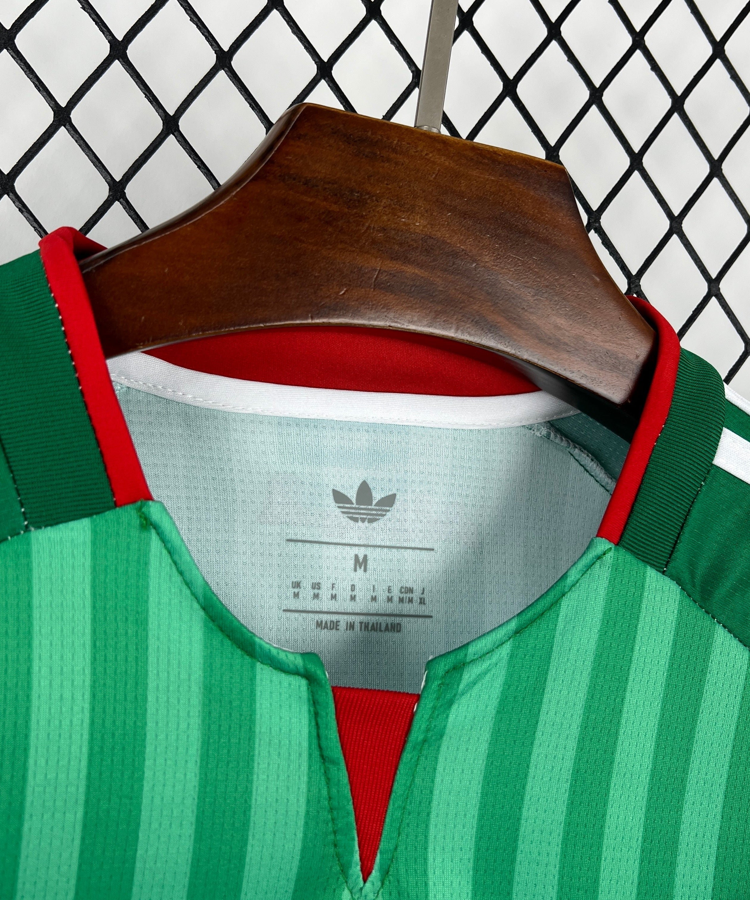 قميص منتخب الجزائر الاحتياطي لكأس العالم 2026