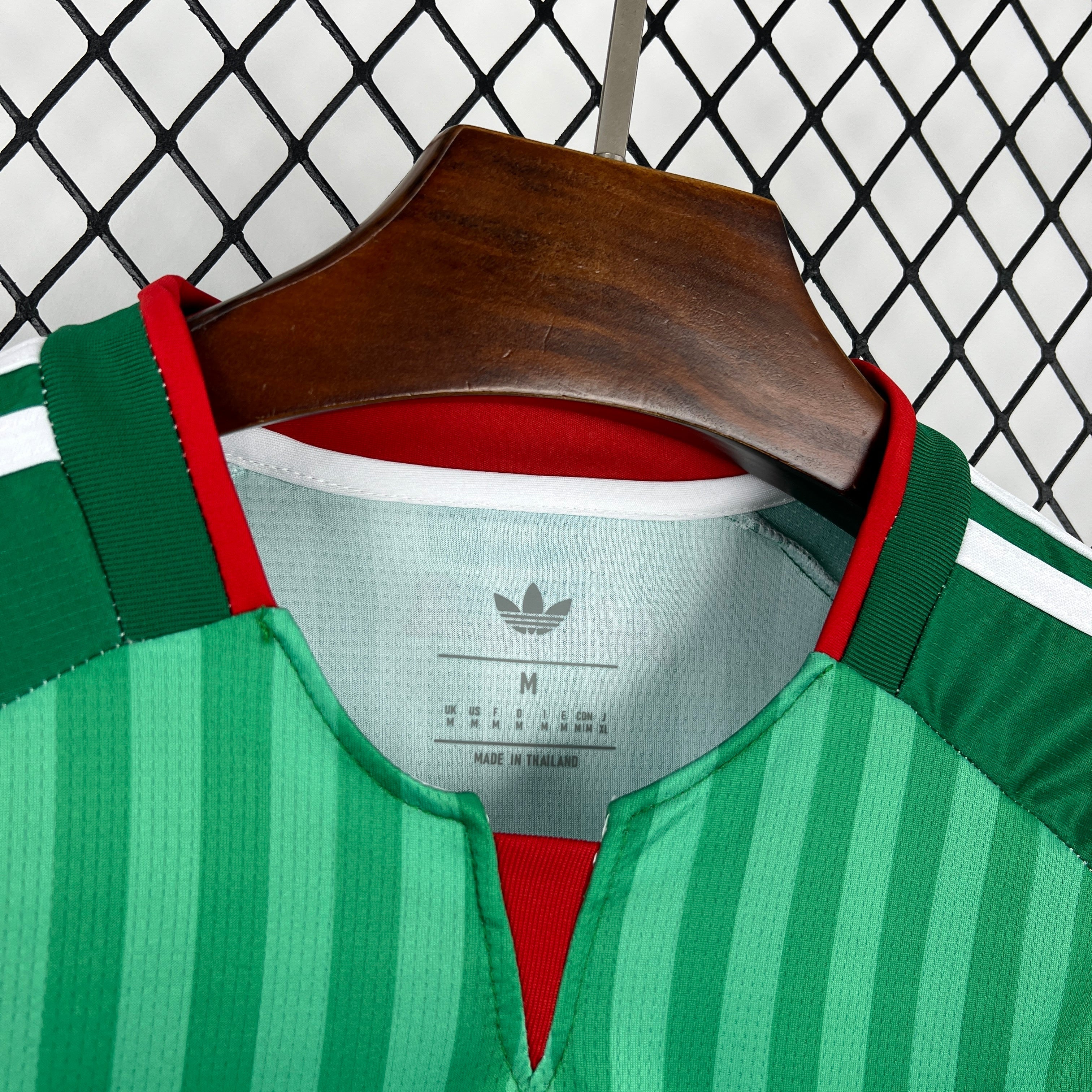 قميص منتخب الجزائر الاحتياطي لكأس العالم 2026