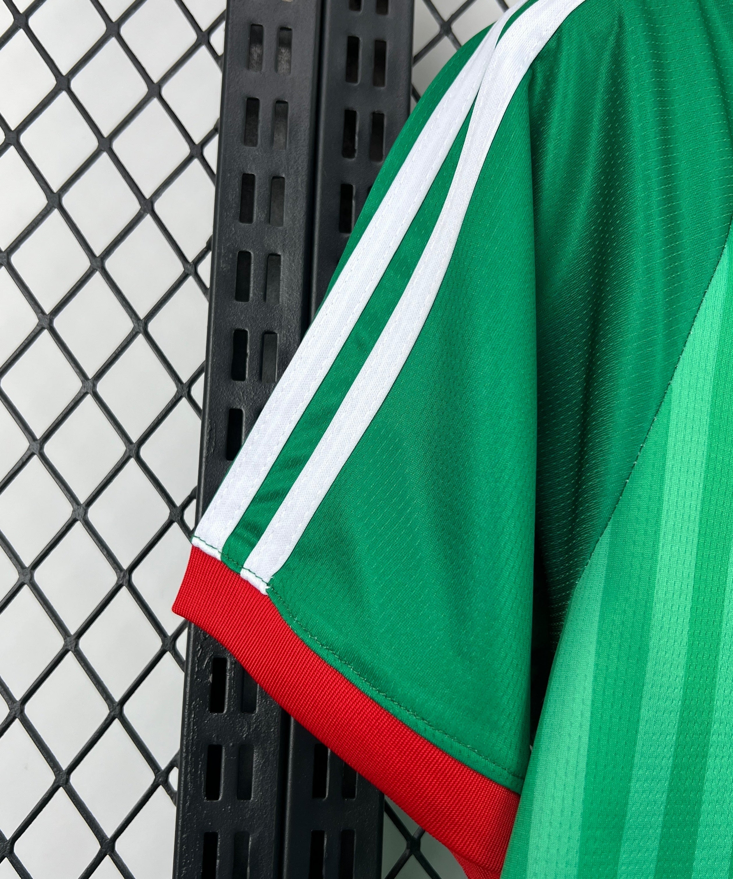 قميص منتخب الجزائر الاحتياطي لكأس العالم 2026