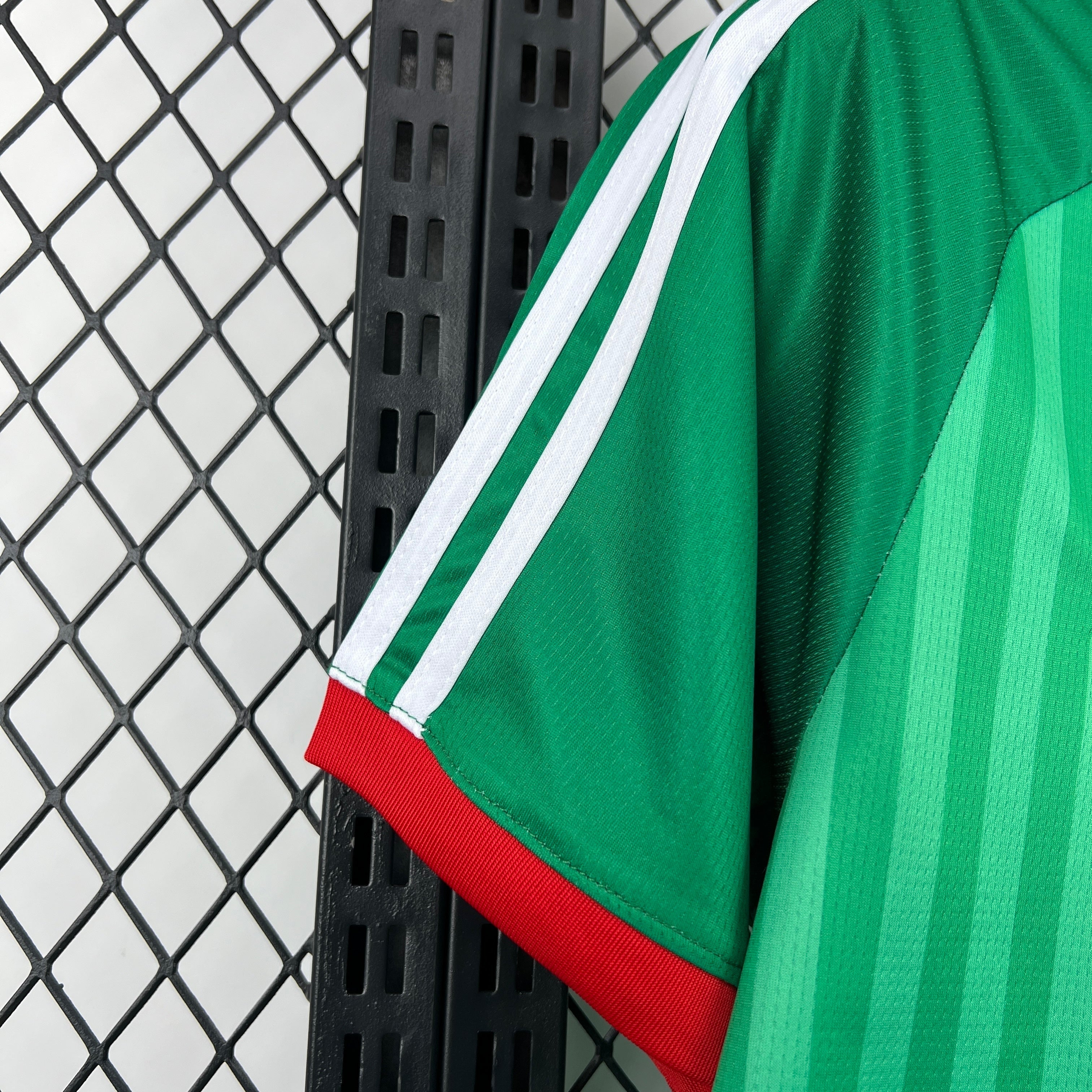قميص منتخب الجزائر الاحتياطي لكأس العالم 2026
