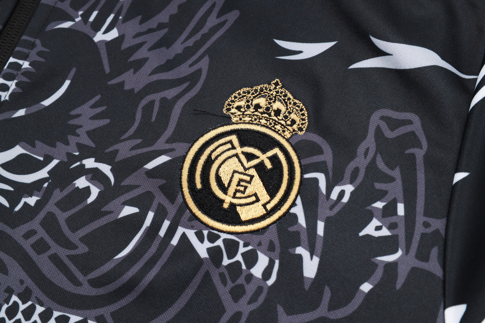 Real Madrid „Dragon's Wrath“ Trainingsanzug