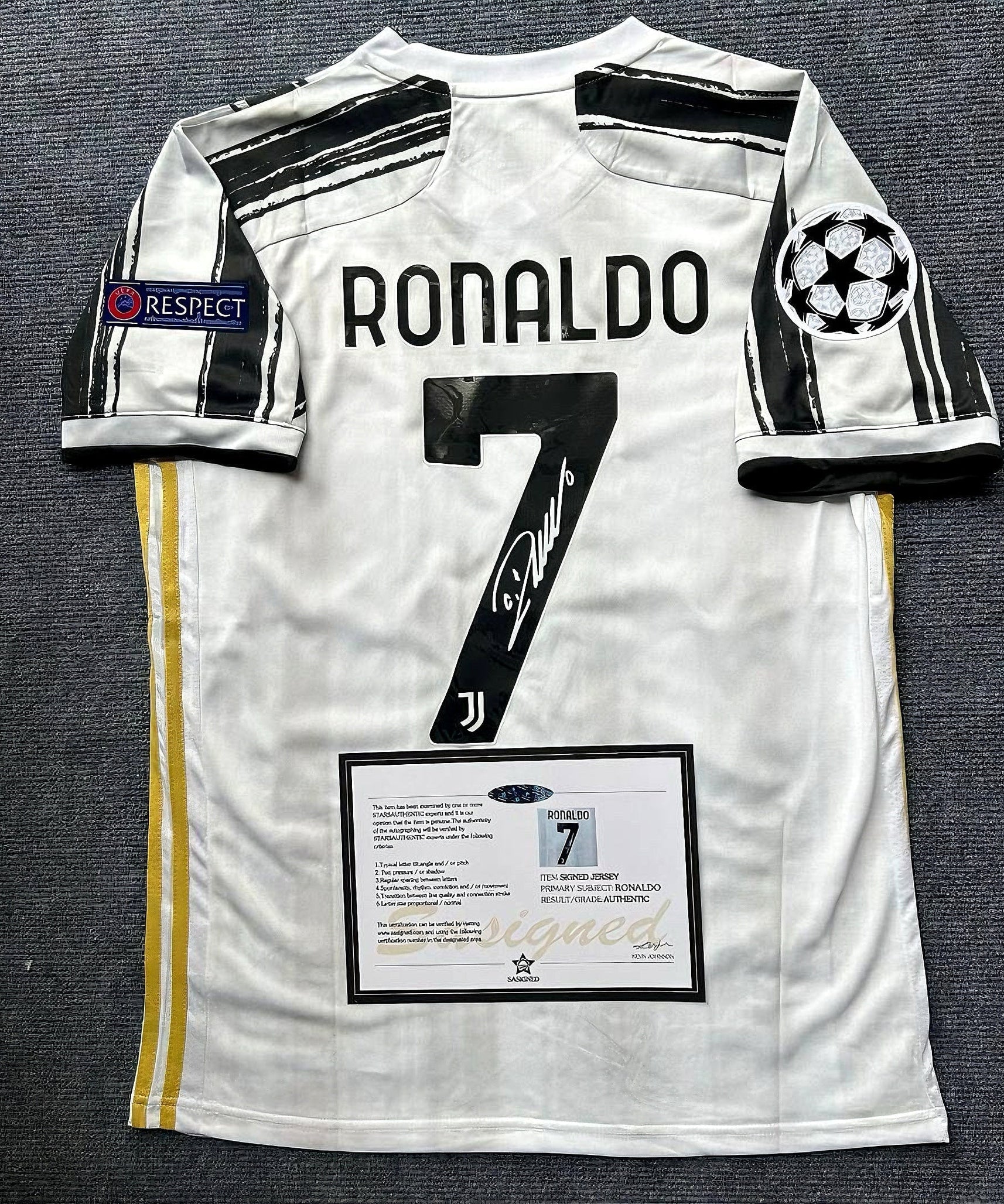 Juventus "Ronaldo" Signiertes Trikot II