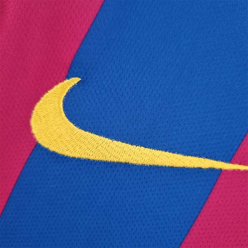 طقم برشلونة 05-06 الأساسي ذو الأكمام الطويلة بتصميم كلاسيكي