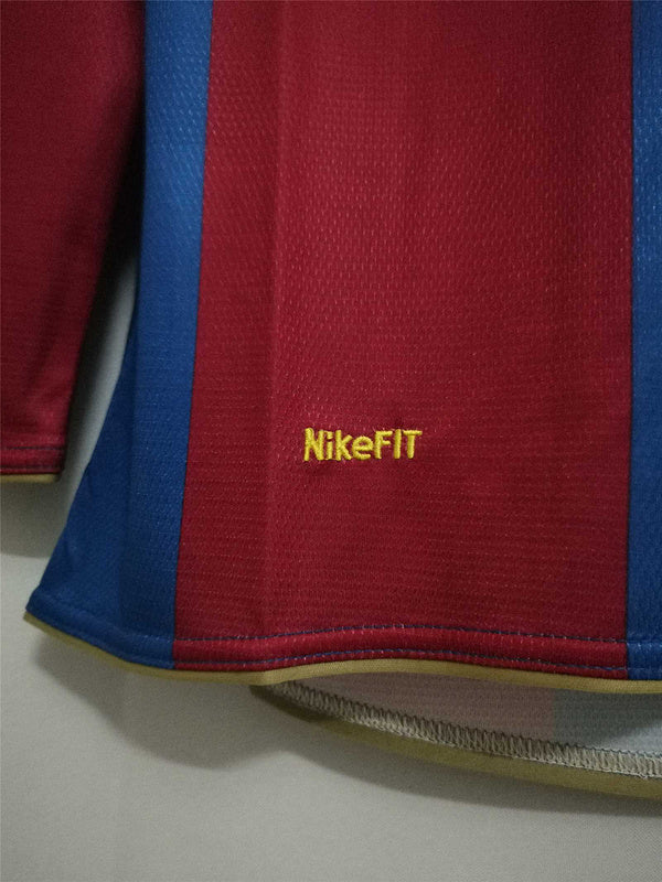 طقم برشلونة الأساسي ذو الأكمام الطويلة لموسم 2007-2008