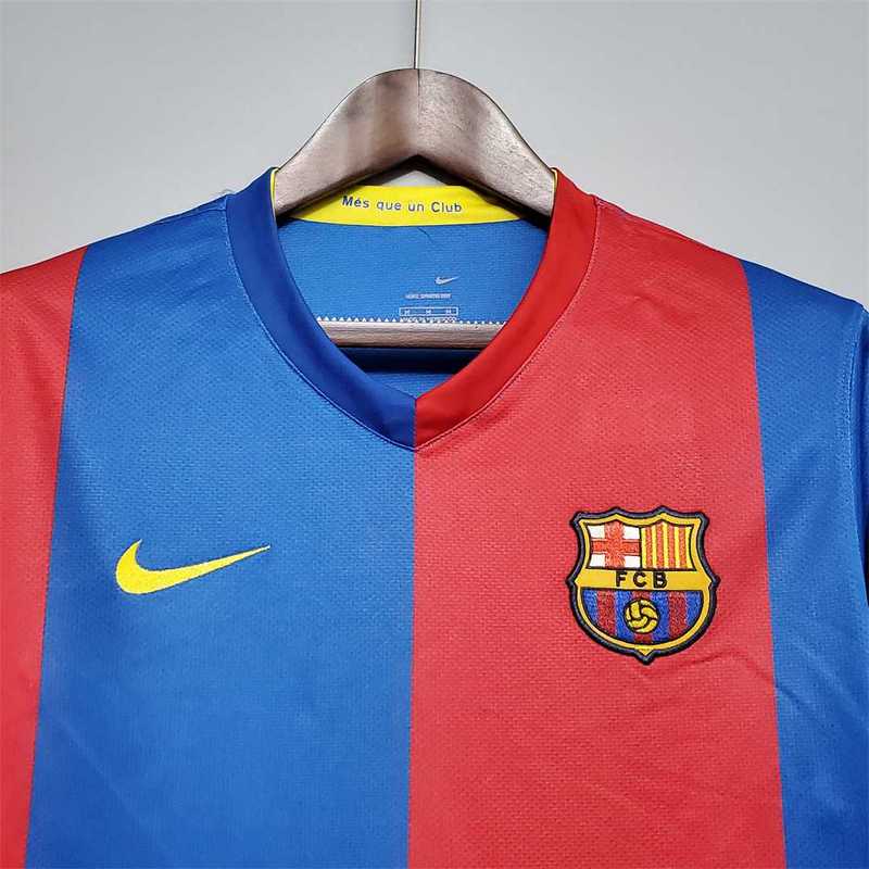طقم برشلونة 06-07 الأساسي ذو الأكمام الطويلة بتصميم كلاسيكي