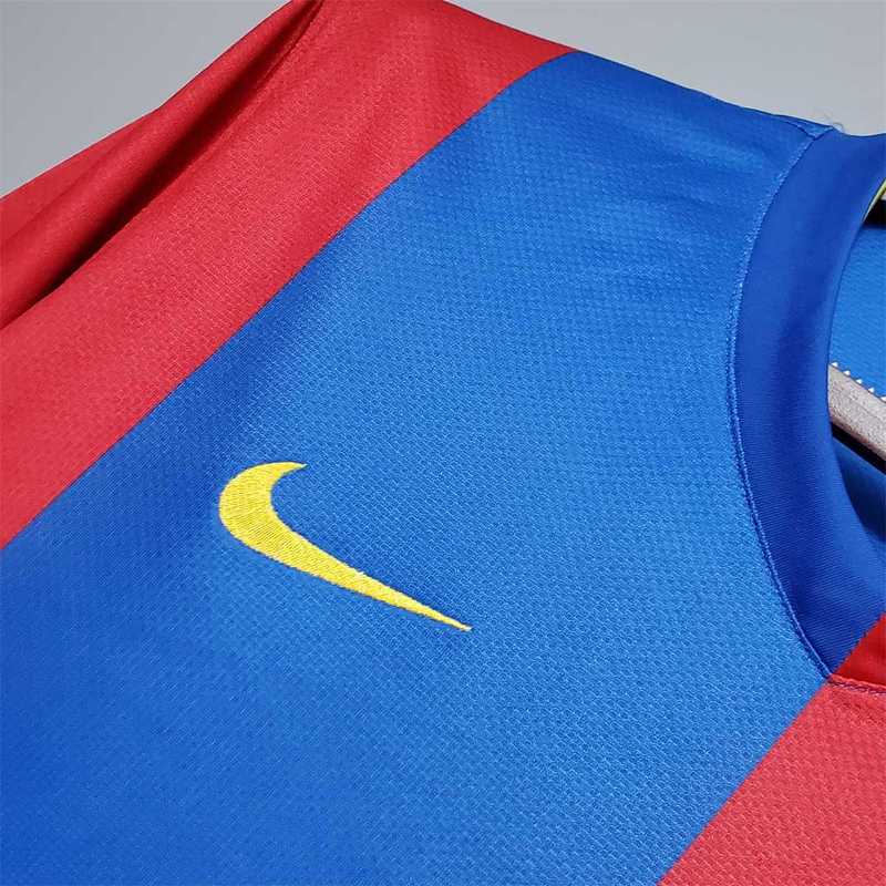 طقم برشلونة 06-07 الأساسي ذو الأكمام الطويلة بتصميم كلاسيكي