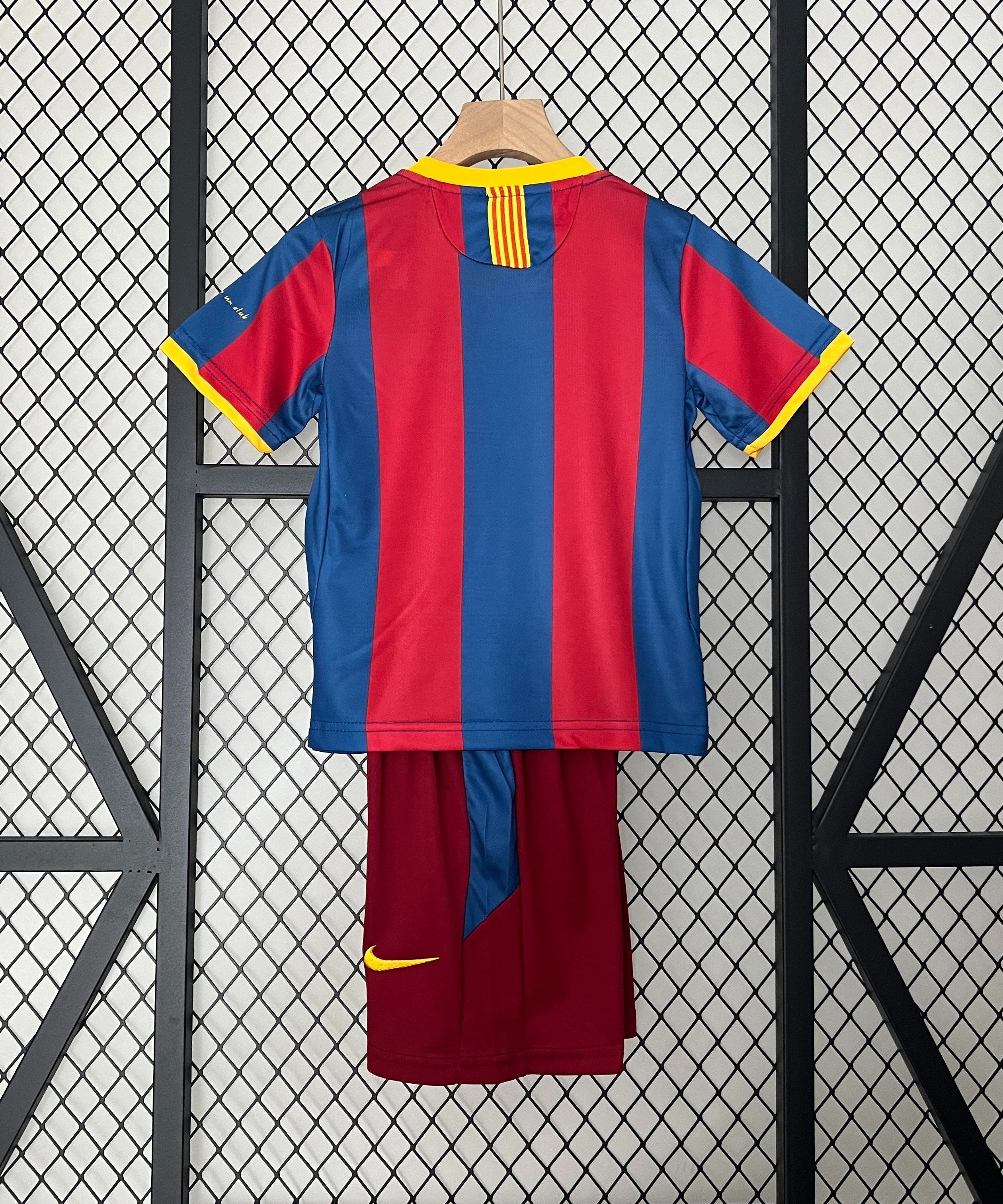Barcelona 10-11 Retro Local Kit Infantil