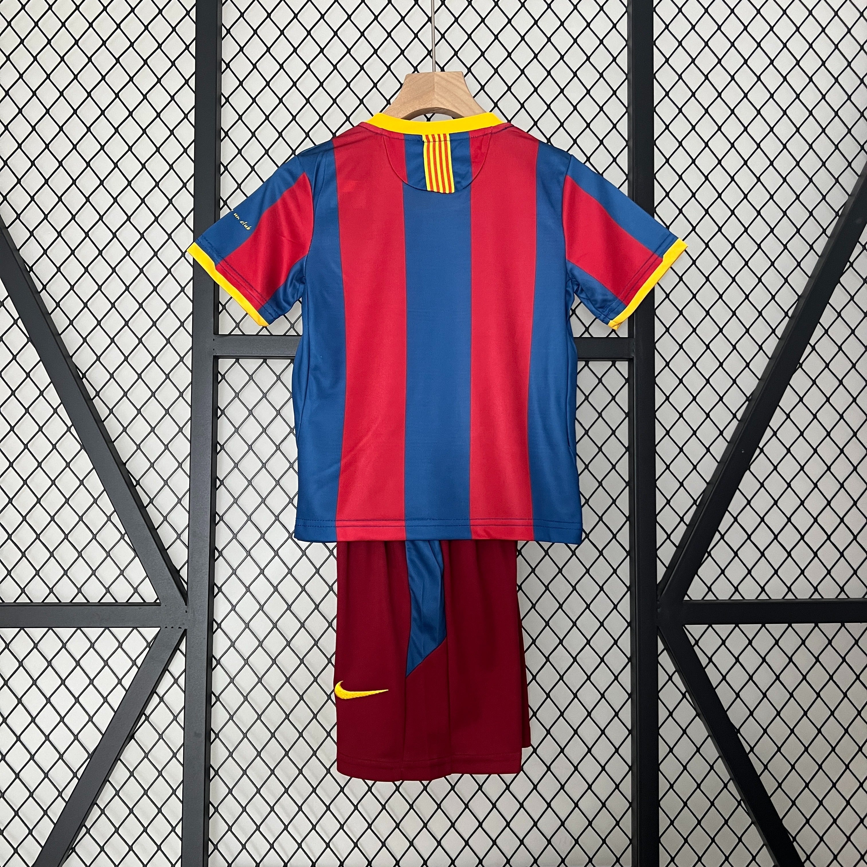Barcelona 10-11 Retro Local Kit Infantil
