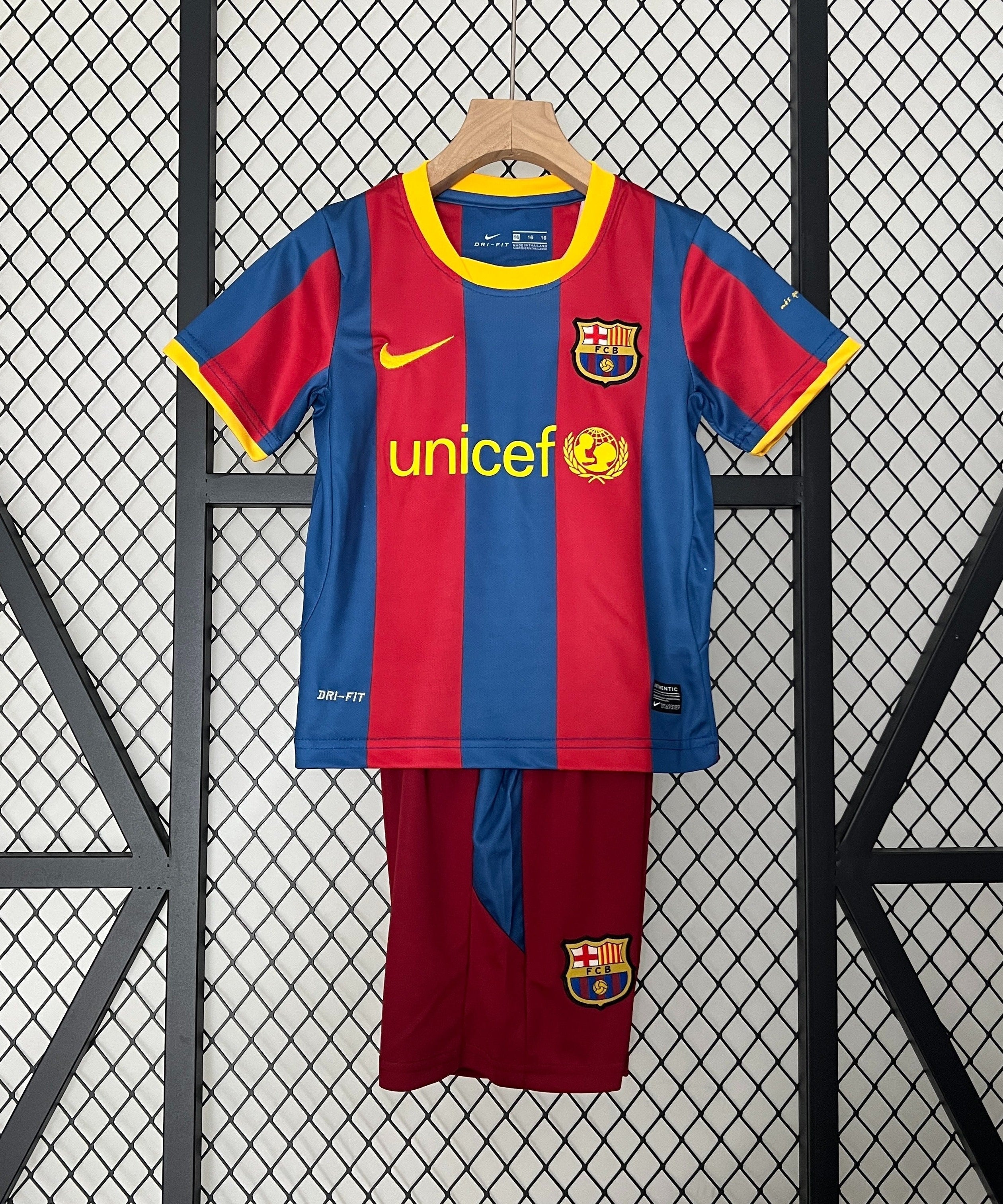 Barcelona 10-11 Retro Local Kit Infantil